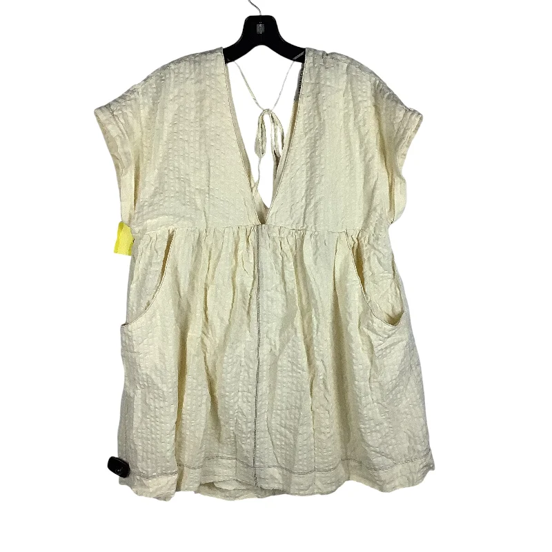 Dress Casual Short By Urban Outfitters In Yellow, Size: L